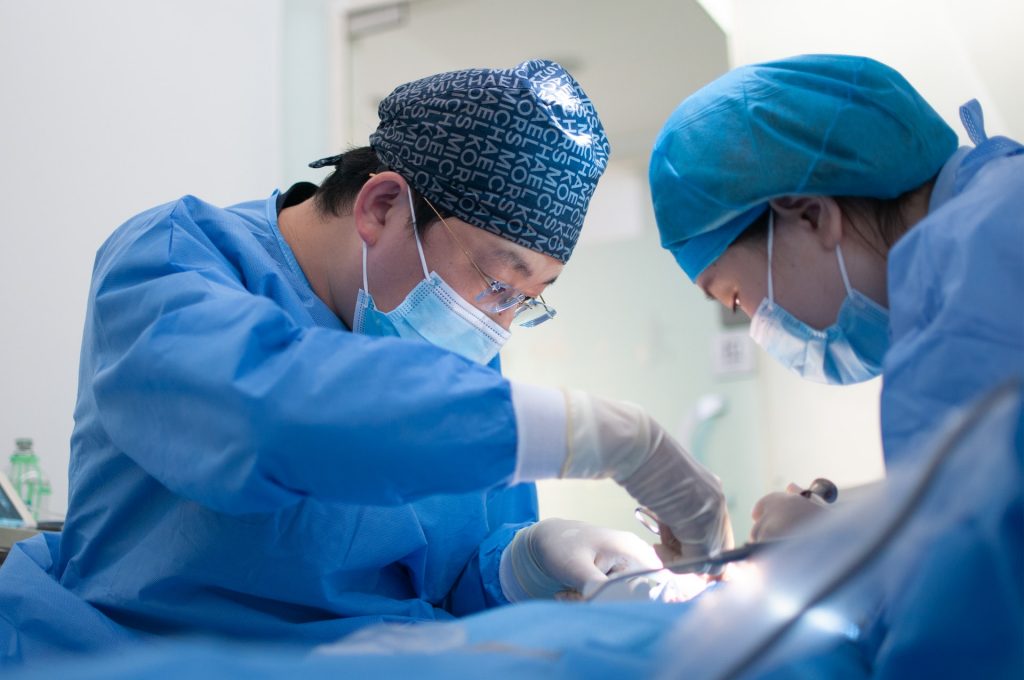 doctores en operacion